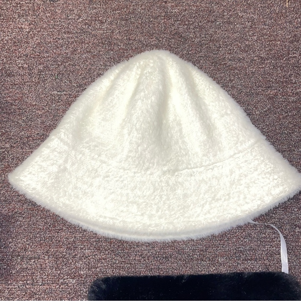 Women’s Winter Accessories Bundle - image 7